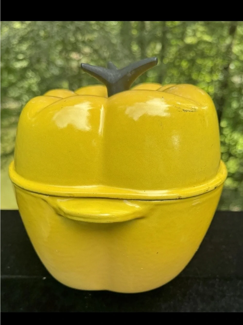 Le Creuset Yellow Bell Pepper Stoneware Cocotte 2.25 Qt cast iron